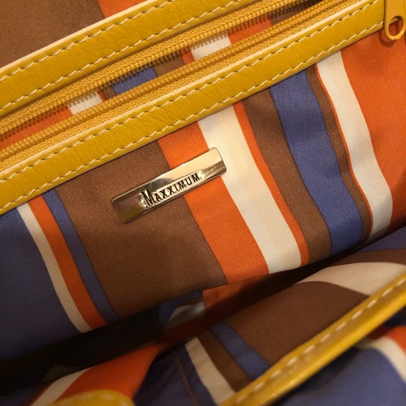 Maxximum  bag feels like leather but not sure... - Picture 4 of 4